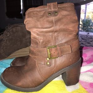 Brown dk saddle faux leather boots buckle 6.5  😁
